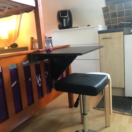 Apartmán Peaceful Studio-Flat With Driveway In Golders Green Londýn Exteriér fotografie
